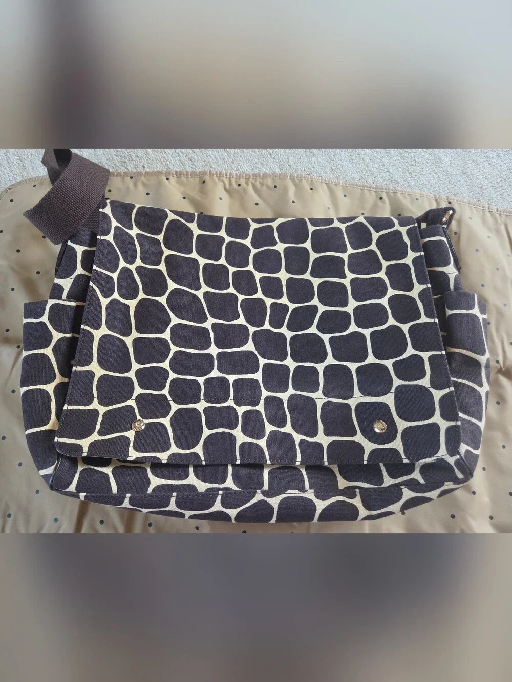 Kate Spade Giraffe Messanger Diaper Bag with Changing Pad - New Without Tags